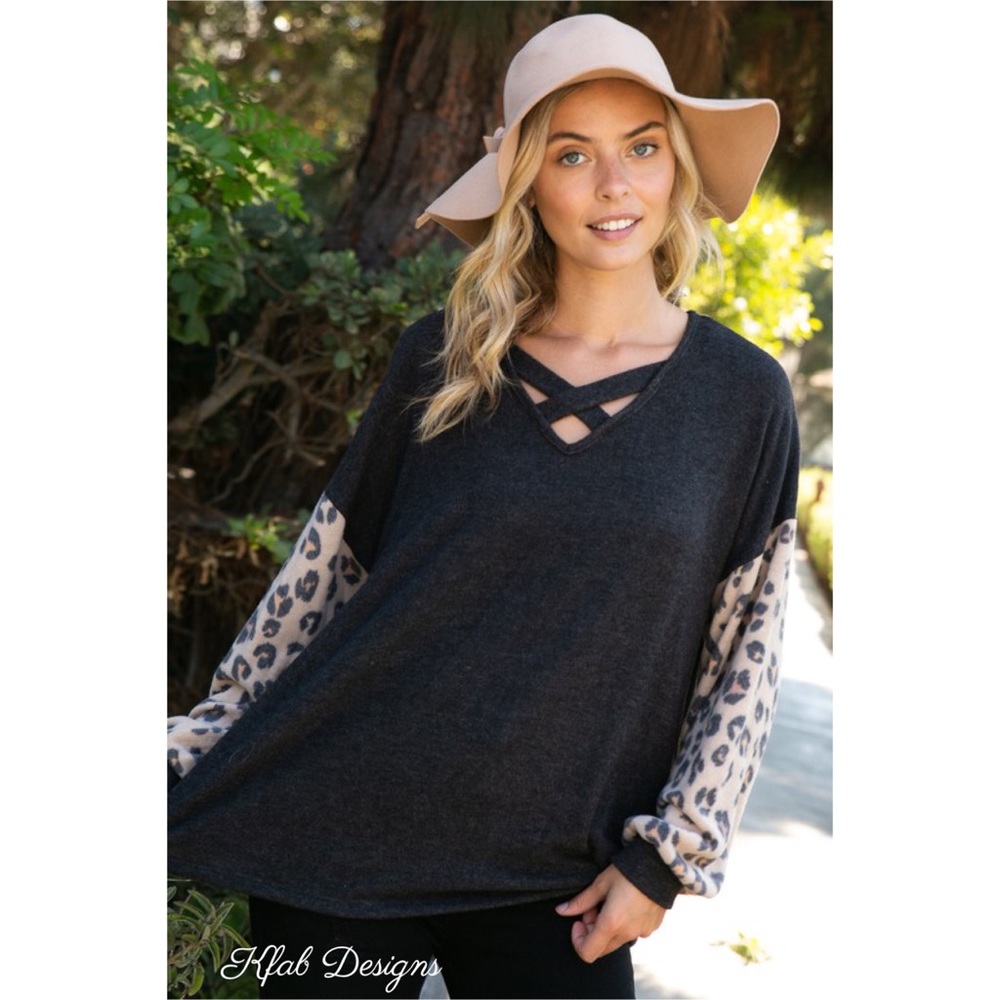 ❤️LAST 1! Soft Lace Up V Neck Animal Print Top! - Picture 8 of 14